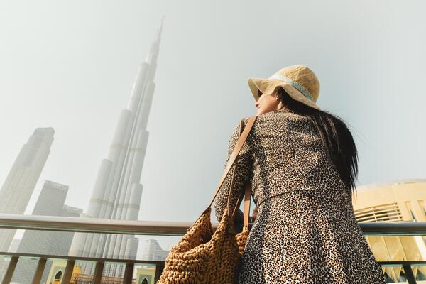 How to Pose in Dubai: Expert Tips for Stunning Travel Photos | Zypix Photography