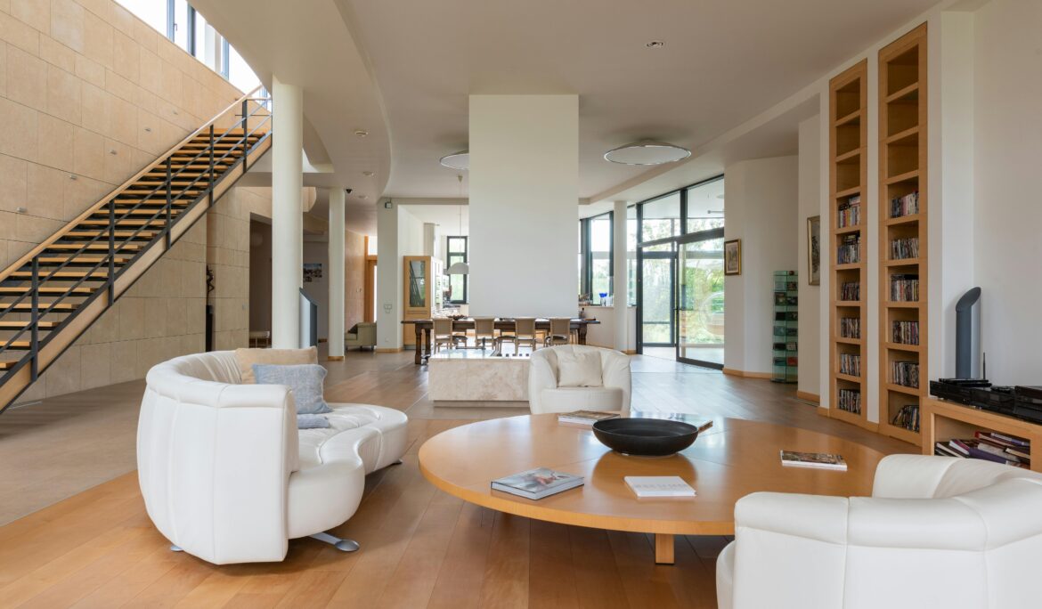 Elevate Your Listings: How Luxury Property Video Tours Drive Sales for Dubai Agents | Zypix